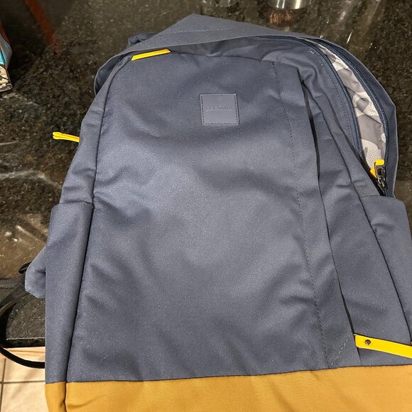 PacSafe 25L AntiTheft backpack - Picture 1 of 3
